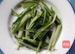 西瓜皮拌青瓜的做法图解3