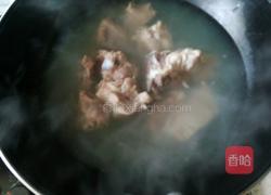 白萝卜炖尾骨的做法图解3