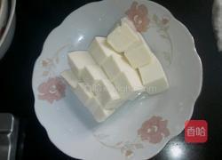 皮蛋凉拌豆腐的做法图解2