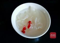 白萝卜银耳蜂蜜盅的做法图解1