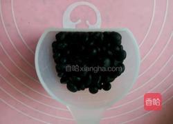 黑豆豆浆的做法图解1
