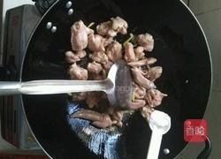 鸡翅膀炒青椒的做法图解3