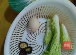 蛋皮香菇白菜清汤的做法图解1