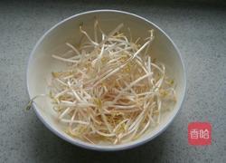 绿豆芽炒面的做法图解1