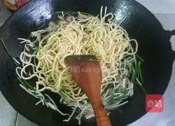 绿豆芽炒面的做法图解6
