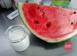 西瓜酸奶伴的做法图解1