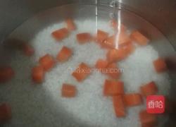 皮蛋瘦肉粥的做法图解1