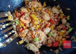 虾仁彩椒炒饭的做法图解7