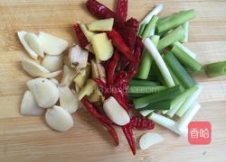 土豆辣子鸡的做法图解1