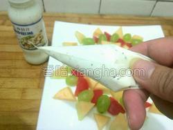 哈密瓜怎么切成小丁 MjUwX2MxXzA