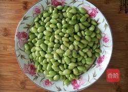 彩椒炒毛豆丁的做法图解1