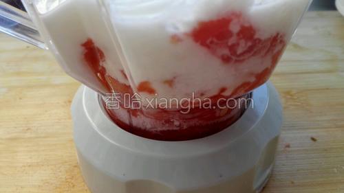 酸奶西瓜汁成品图。