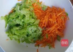 苦瓜胡萝卜鸡蛋饼的做法图解2