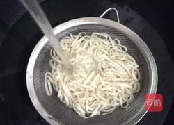 绿豆芽炒面的做法图解2