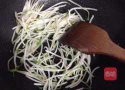 绿豆芽炒面的做法图解6