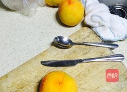 自制糖水黄桃罐头的做法图解1