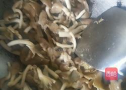 小菇鸡蛋汤的做法图解2