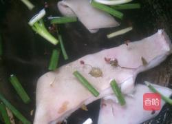 芹菜炒猪皮的做法图解2