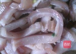 芹菜炒猪皮的做法图解4