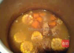 胡萝卜玉米虫草花肉骨头汤的做法图解4