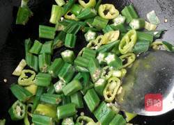 鸡蛋炒秋葵的做法图解3