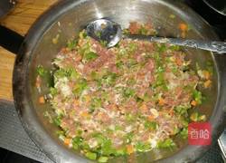 猪肉青椒包子的做法图解4