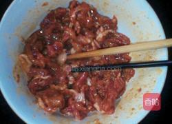 卷心菜洋葱炒肉的做法图解1