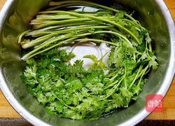 五花肉炒香菜的做法图解1