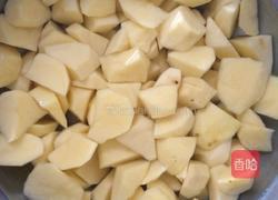 炖土豆的做法图解1
