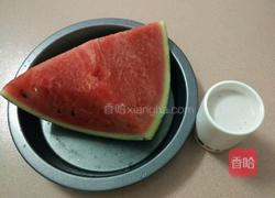 西瓜奶昔（蓝莓酸奶味）的做法图解1