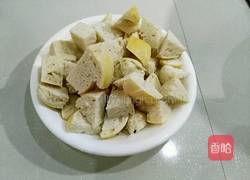 卷心菜炒馒头块的做法图解1