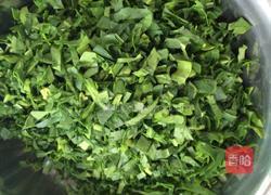 菠菜鸡蛋饼的做法图解1