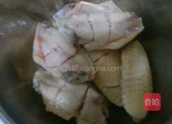 小辣椒炒鸡翅的做法图解1