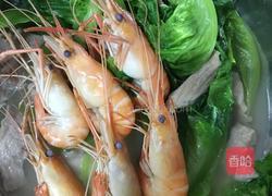 鲜虾瘦肉生菜面的做法图解4