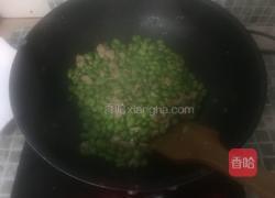 红椒炒毛豆肉末的做法图解6