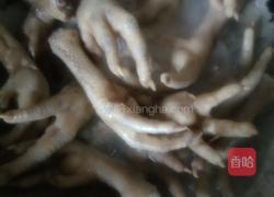 蒜泥辣酱糖醋鸡爪的做法图解2