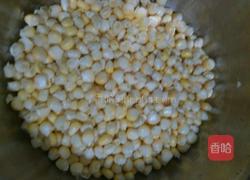 玉米粒炒辣椒的做法图解1