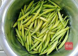 凉拌黄花菜的做法图解2