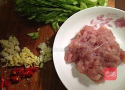 苦瓜炒肉丝的做法图解1