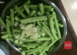 炸鲮鱼炒长豆角。的做法图解1