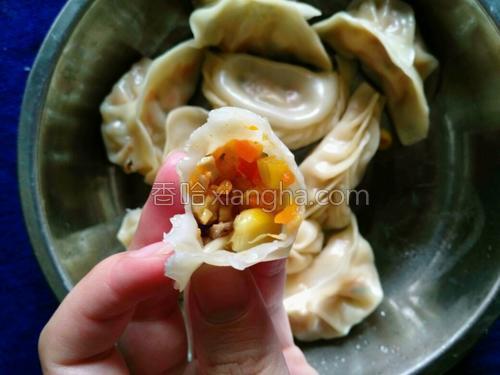 红萝卜玉米香菇肉饺子的做法大全【图】_红萝