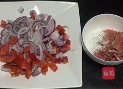 洋葱炒肉的做法图解1