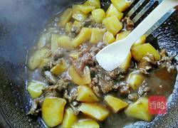 土豆焖牛肉的做法图解10