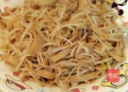 豆腐皮炒绿豆芽的做法图解4