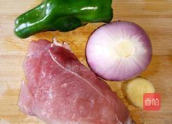 洋葱炒肉丁的做法图解1