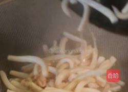 韭菜炒鱿鱼的做法图解2