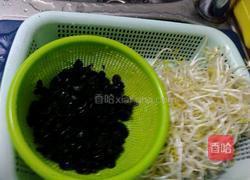 凉拌豆芽木耳的做法图解1