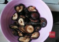猪骨香菇煲的做法图解2