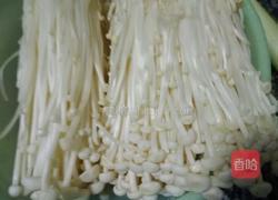 蒜蓉蚝油蒸金针菇的做法图解1