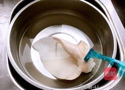 白菜丝拌猪耳的做法图解2